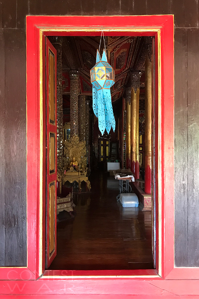 บานประตูแกะสลักจากไม้สัก วัดศรีรองเมือง จังหวัดลำปาง วัดพม่า สถาปัตยกรรมพม่า