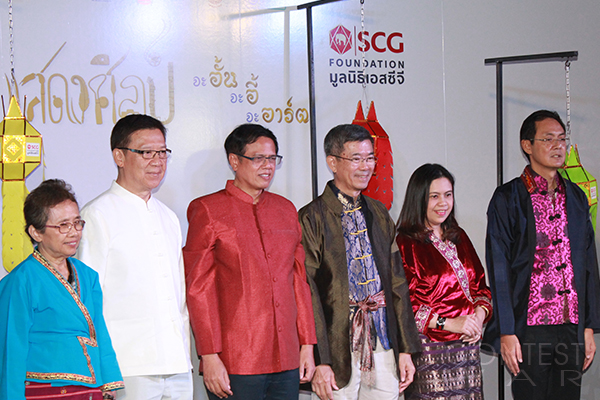 พิธีแขวนโคมล้านนาเปิดงานโครงการ รางวัลยุวศิลปินไทย (Young Thai Artist Award)